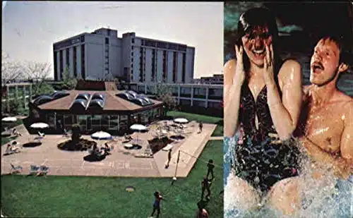 Sheraton Hopkins Airport Hotel, Riverside Drive Cleveland, Ohio OH Original Vintage Postcard